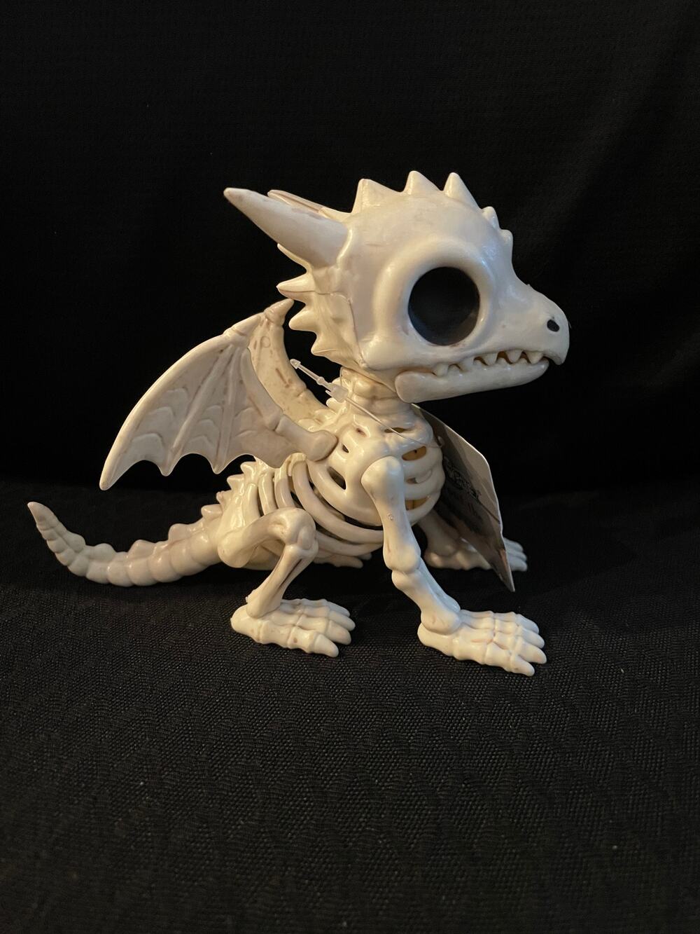 SITTIN DRAGON SKELETON HALLOWEEN DECORATION SEW85941 NEW